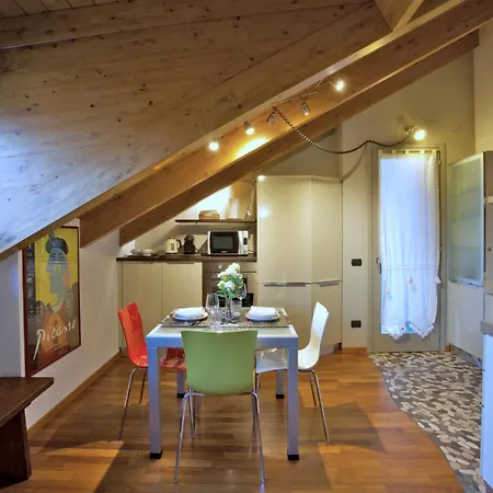 Cozy Apartment With View - Laghi E Sentieri - Dolzago Exterior photo